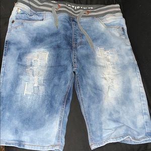 Men’s distressed denim shorts